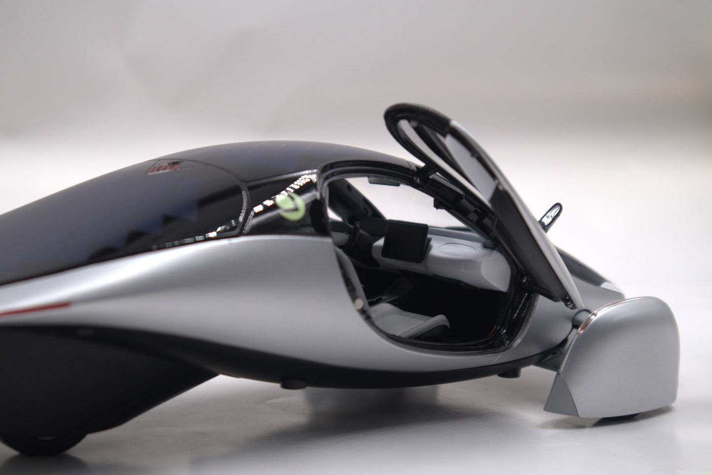 Diecast 1:18 Scale Model Aptera